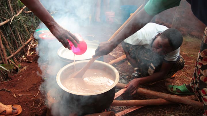 Women in Burundi teach each other how to make nutritious meals. Photo by: EC / ECHO / Martin Karimi / CC BY-SA