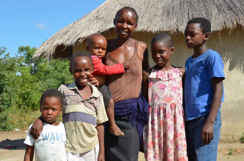 Family in Zimbabwe. Photo: Tatenda Macheka, WFP