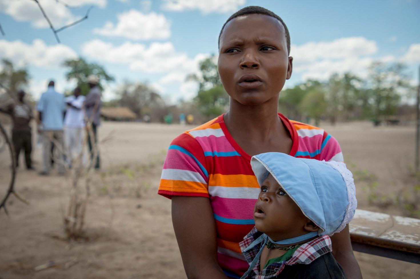 Woman with child in Zimbabwe. Photo: Matteo Cosorich, WFP
